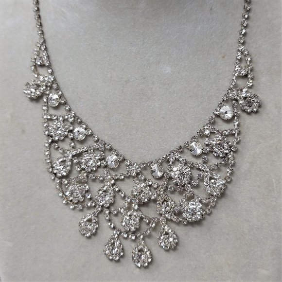 Glamorous Rhinestone Necklace Silver Elegant - Picture 9 of 10